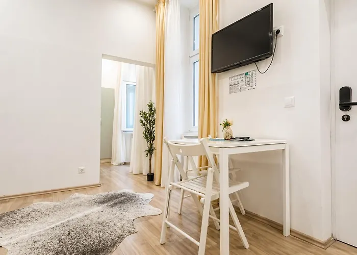 Shopping Paradise 9br Complex Ideal For 22 People Appartement Wenen