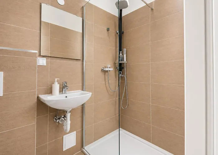 Shopping Paradise 9br Complex Ideal For 22 People Wenen