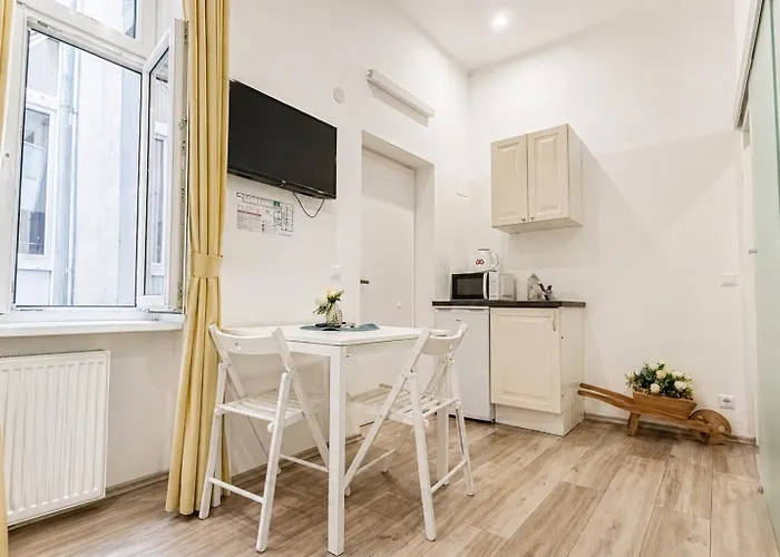 Shopping Paradise 9br Complex Ideal For 22 People Wenen