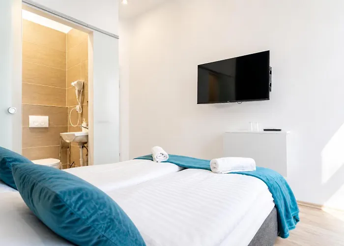 Shopping Paradise 9br Complex Ideal For 22 People * Wenen