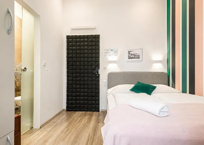 Appartement Shopping Paradise 9br Complex Ideal For 22 People Wenen