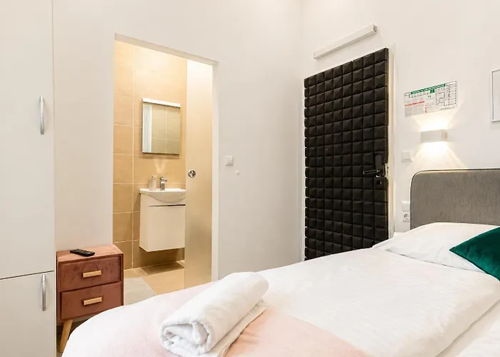 Shopping Paradise 9br Complex Ideal For 22 People * Wenen