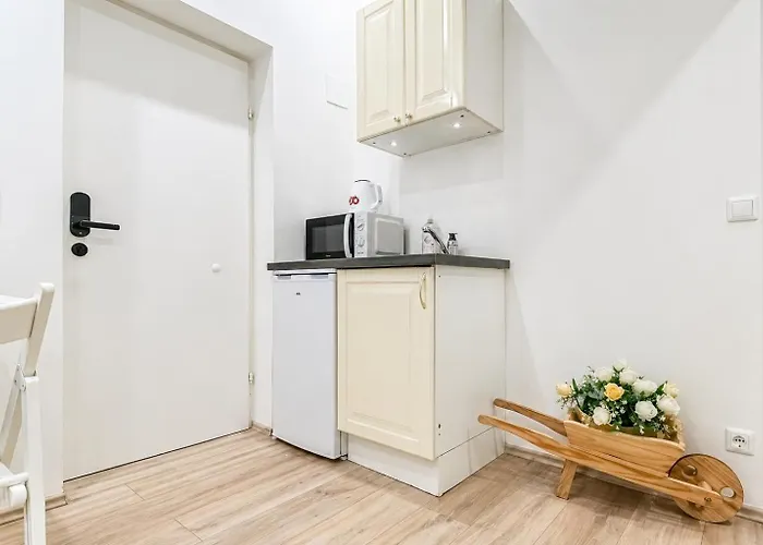 Appartement Shopping Paradise 9br Complex Ideal For 22 People Wenen
