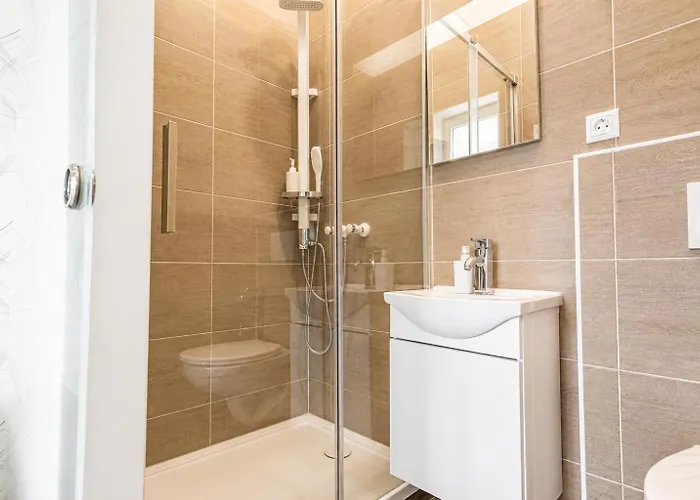 Shopping Paradise 9br Complex Ideal For 22 People Appartement Wenen